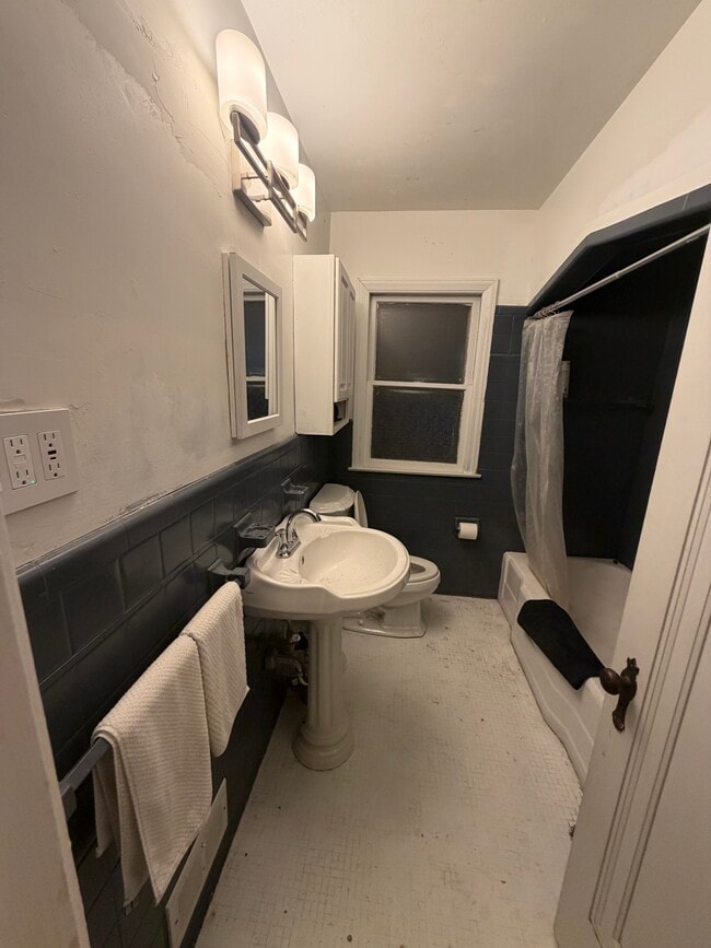 Photo - 4443 Grayton St