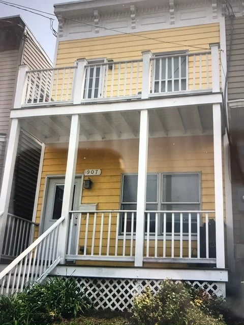 Front door and porch - 907 Kinney St House