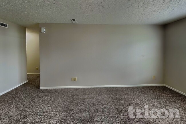 Photo - 746 Streamside Dr
