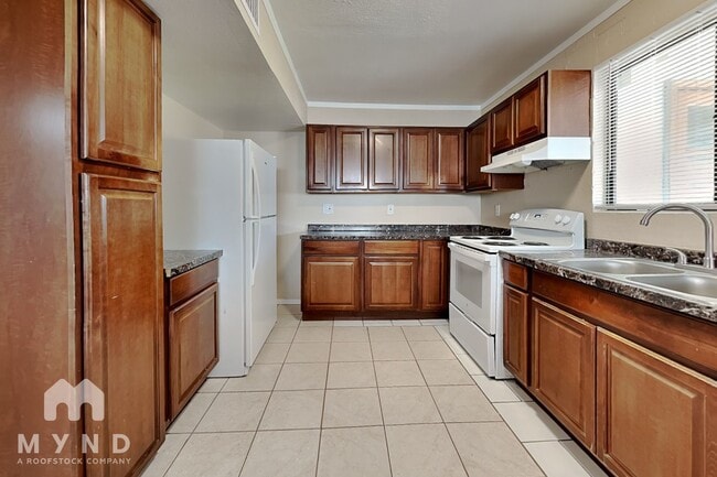 Photo - 10948 W 4th St