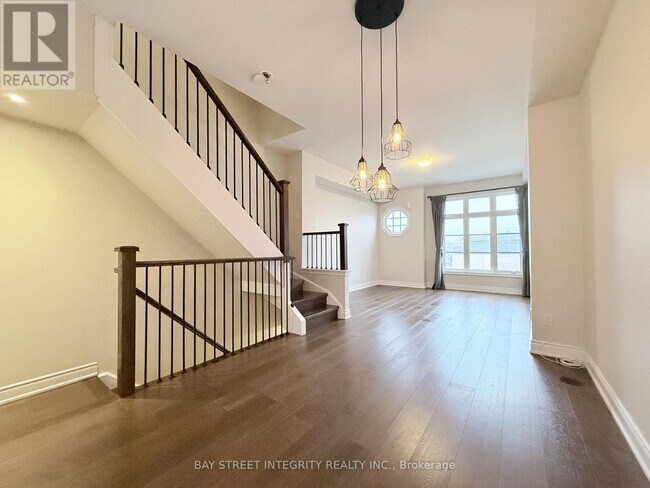 Photo - 2160 Trafalgar Rd