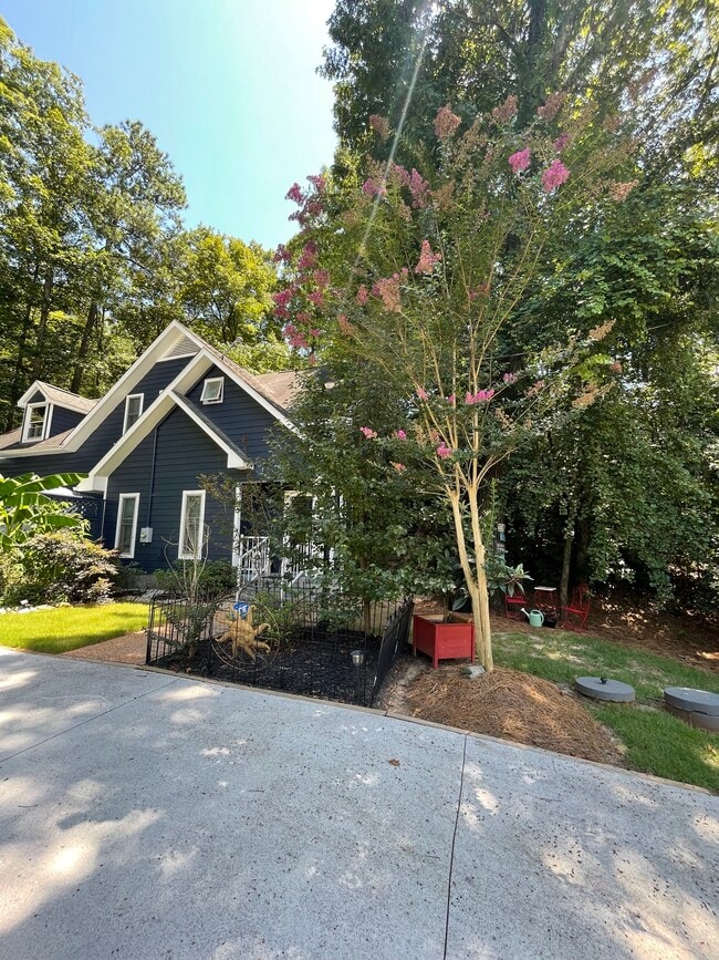 Building Photo - 11 Tarpon Trl SE