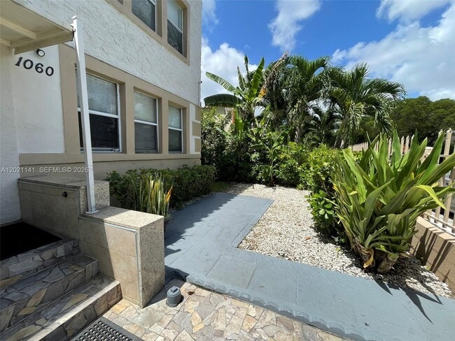 Building Photo - 1060 NW 47th St Unit 8