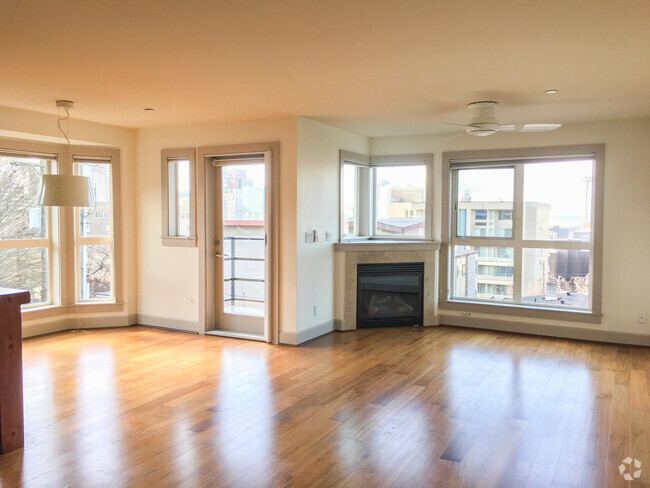 Building Photo - Classic Capital Hill Condo