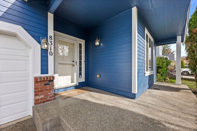 Photo - Vaulted Ceilings, A/C & Fully Fenced Yard – Beautiful 3-Bedroom Olympia Home!