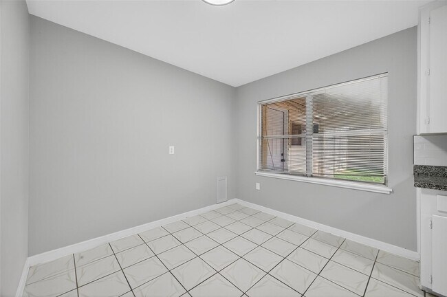 Photo - 6741 Feldspar St