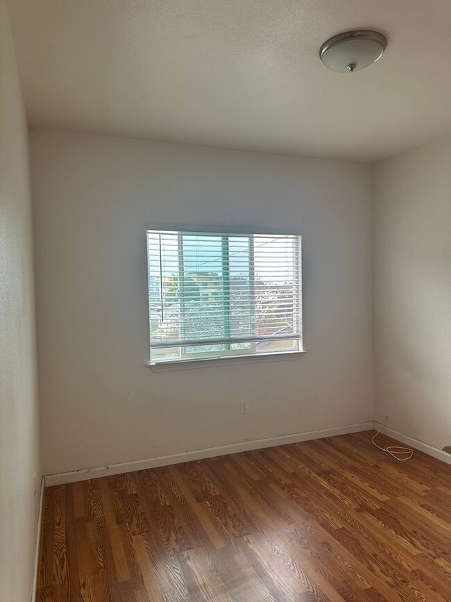 Photo - 1258 Ramona Ave Unit B