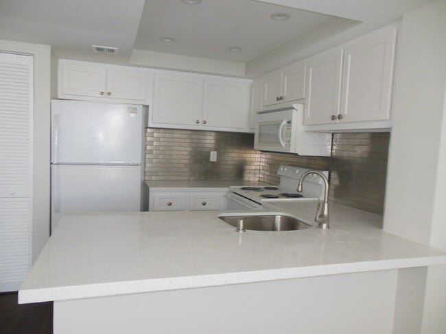 Photo - ONE BEDROOM ONE BATHROOM! WATERFRONT COMMUNITY! Unit 26