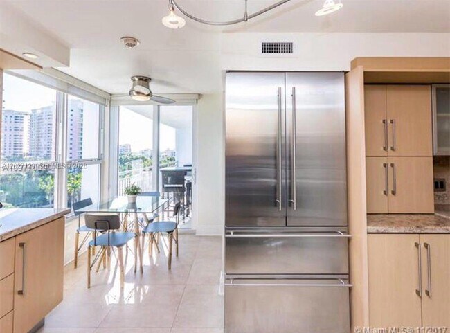 Building Photo - 607 Ocean Dr Unit 9K
