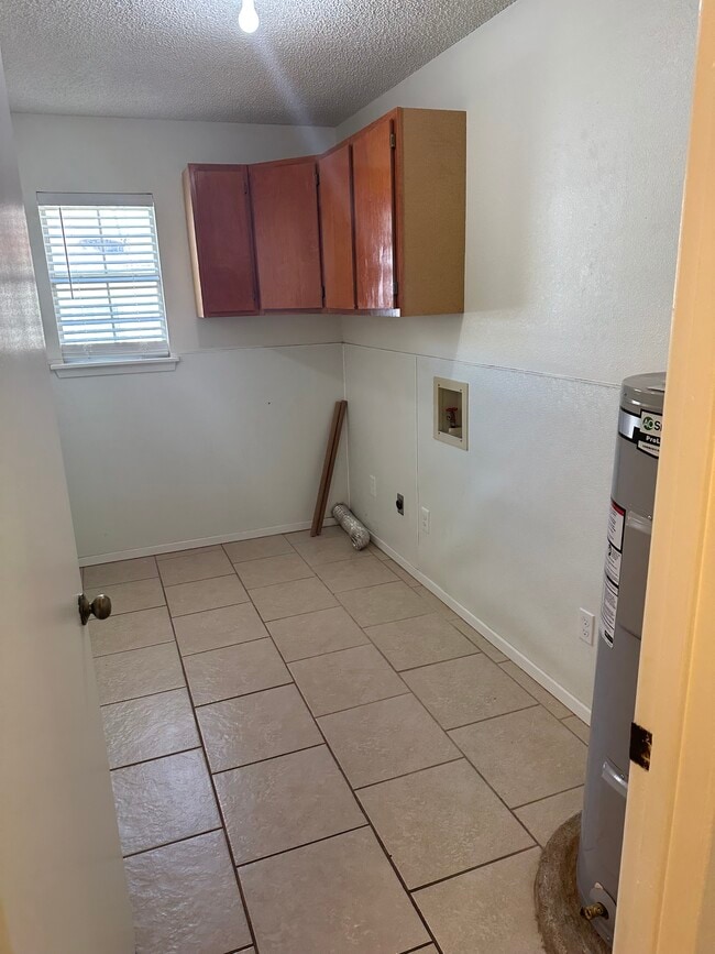 Building Photo - 1606 Nolan St Rental