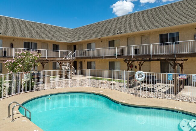 Piscina - Kelso Vista Apartments