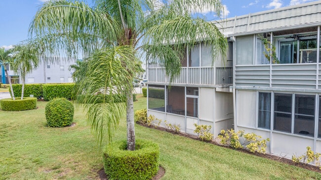 Photo - 723 Flanders Dr