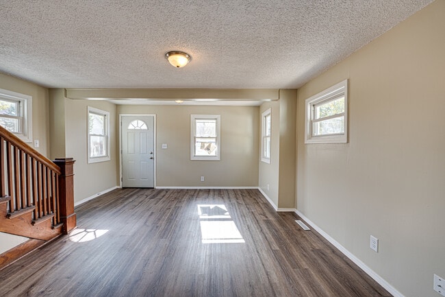 Photo - 570 5th Ave