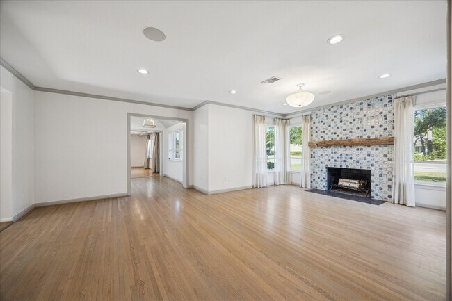 Photo - 547 3 Corners Dr