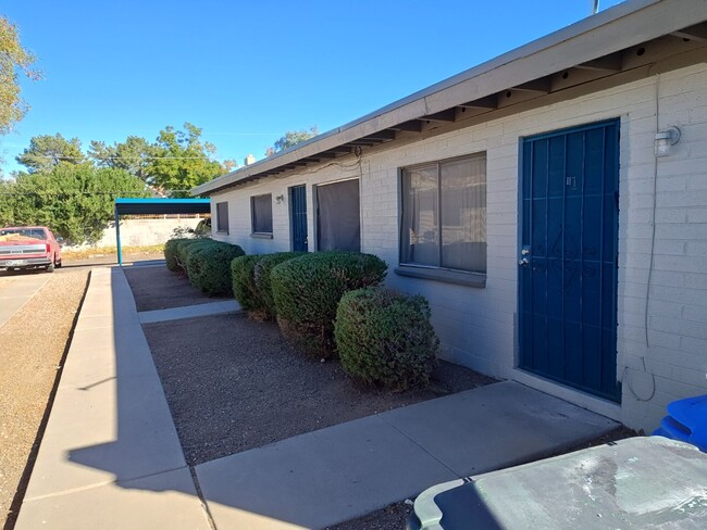 Front Entrance - 1340 E Vista Ave Apartments Unit 4