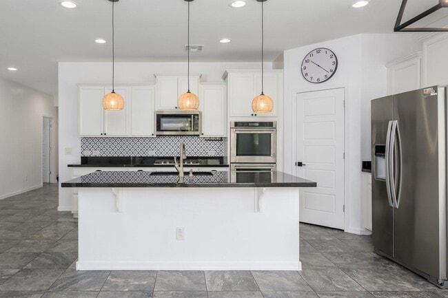 Building Photo - 8536 S 40th Glen