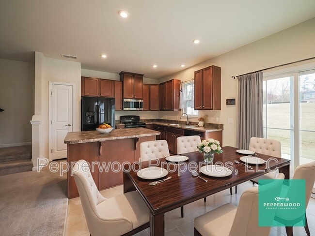 Photo - 411 Triple Crown Way