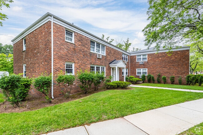 Photo - Metuchen Manor