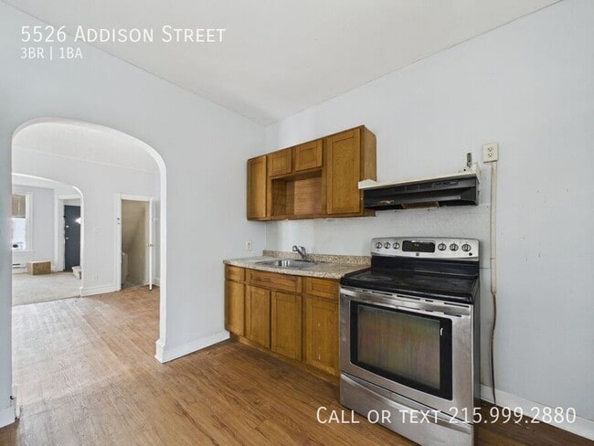 Photo - 5526 Addison St