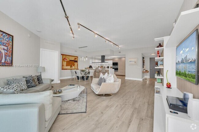 Building Photo - 17301 Biscayne Blvd Unit 2007 Rental