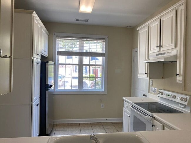 Photo - 4BRd Carleton Place, Upscale Brick town home, 1 car garage! Central Wilmington!