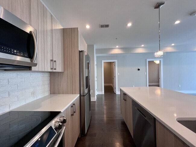 Photo - 340 Adams St NE