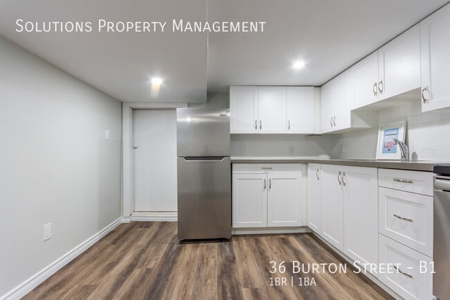 Photo - **Spacious Basement Unit w/ Lots of Storage!** Unité B1