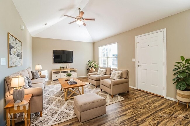 Photo - 2112 Cedar Cir