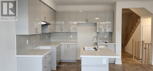 Photo - 651 Pollock Grv