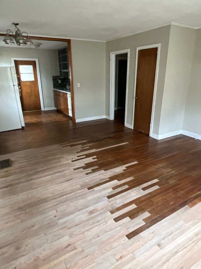 Photo - 2 bed 1 bath house- Walk to stadium!! April 20th!!!