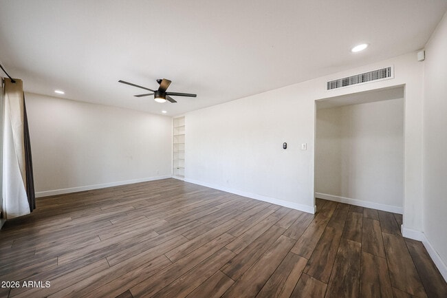 3813 W Meadowbrook Ave