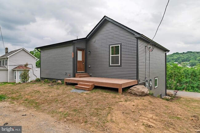 Building Photo - 33A Et Andrews Way