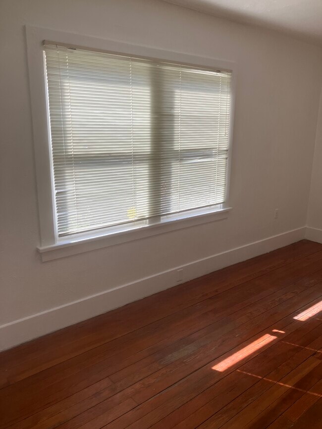 Photo - 728 2nd St