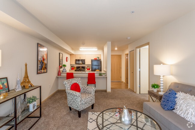 1BR, 1BA - 596 SF
