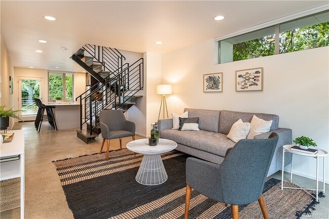 Photo - 5201 Phinney Ave N