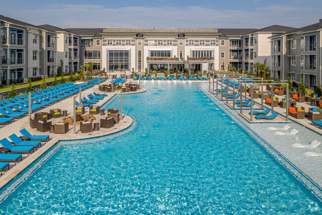 Arkansas' Largest Private Residential Pool - The Pointe North Hills Apartments