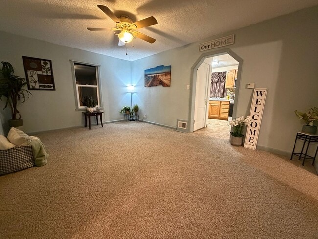 Building Photo - 3 bed, 1 bath home in Evansdale.