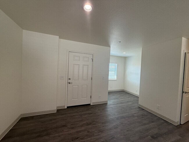 Photo - Free Month of Rent for Move in before Dec 1st - Brand New Upstairs 3 Bedroom Apartment Unidad 209