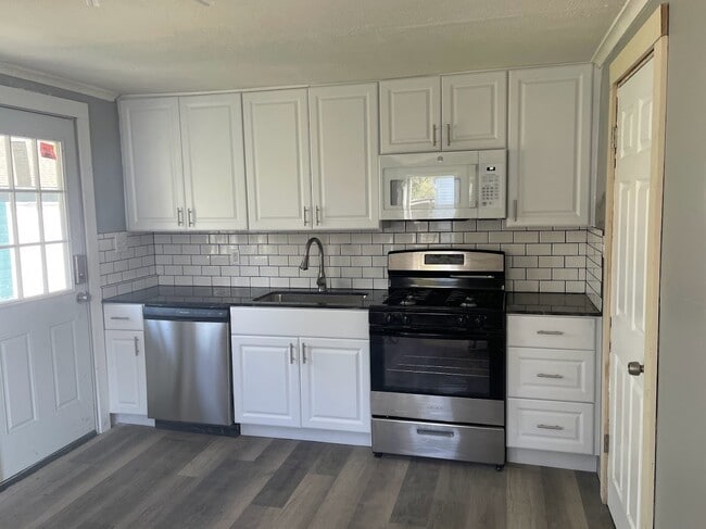 Building Photo - 314-316 Loomis Unit 314 - Right Side