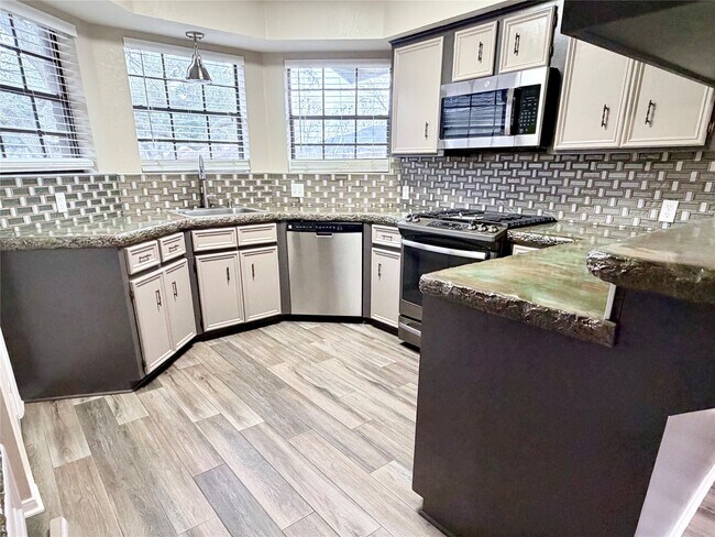 Photo - 2712 Monroe Ave