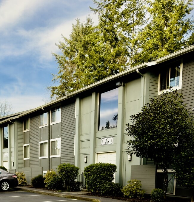 Building Photo - 4717 W Lake Sammamish Pky SE Unit C305
