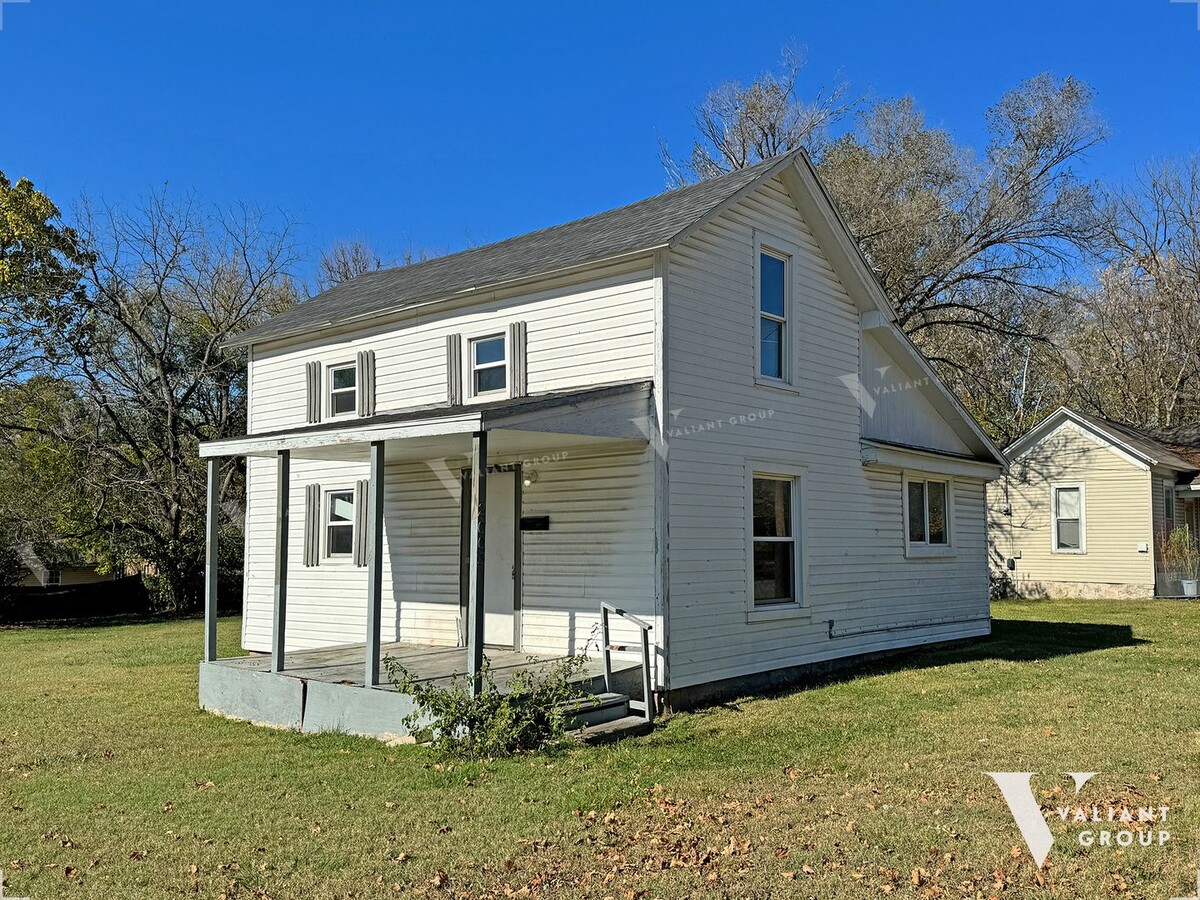 Charming Three-Bedroom Saltbox-Style Home ... - Charming Three-Bedroom Saltbox-Style Home ...