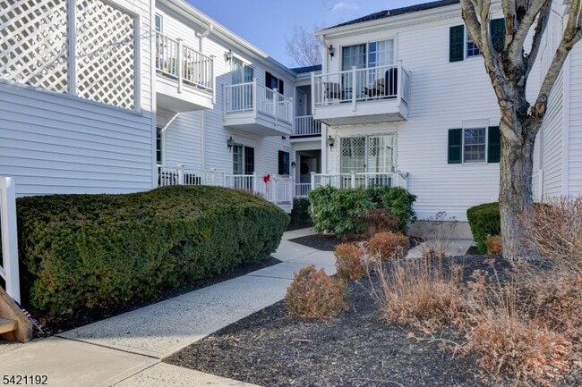 Photo - 220 Alexandria Way