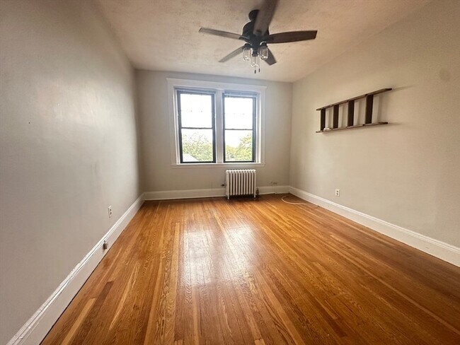 Building Photo - 185 Chestnut Hill Ave Unit 18