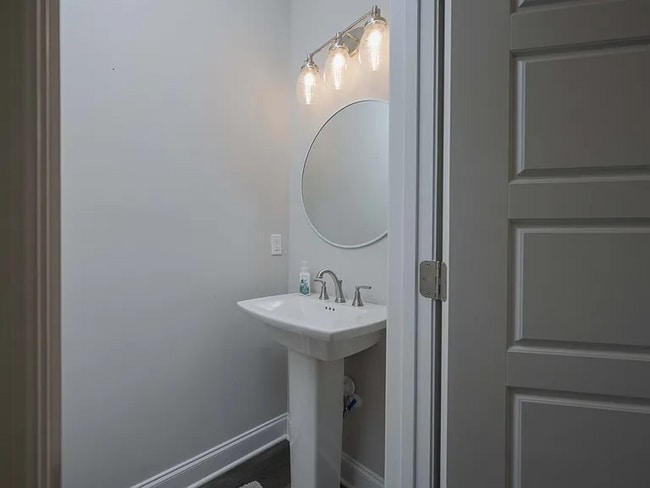 Photo - 555 Gresham Ln