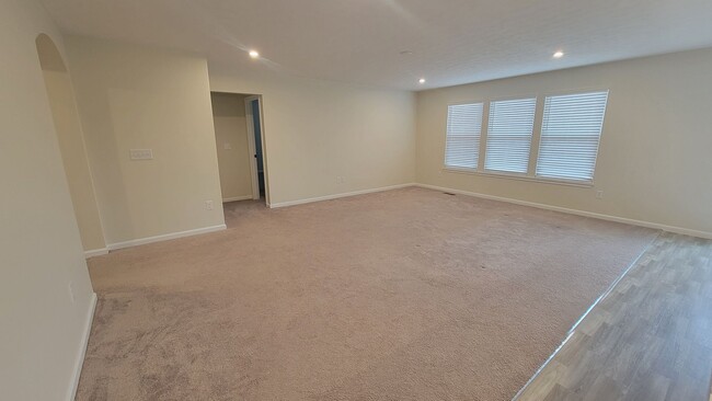 Photo - New 4-Bedroom Home In Mount Washington– Storage Galore