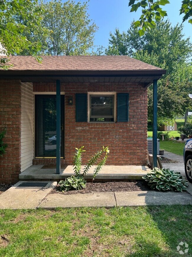 Building Photo - 2 Bedroom Townhome in Carlisle