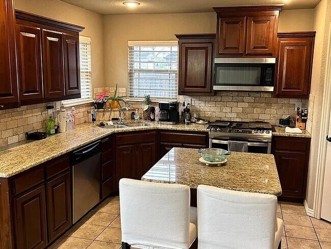 Photo - 1900 SW Cypress St