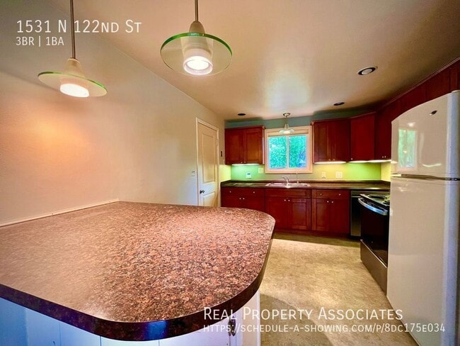 Photo - 1531 N 122nd St