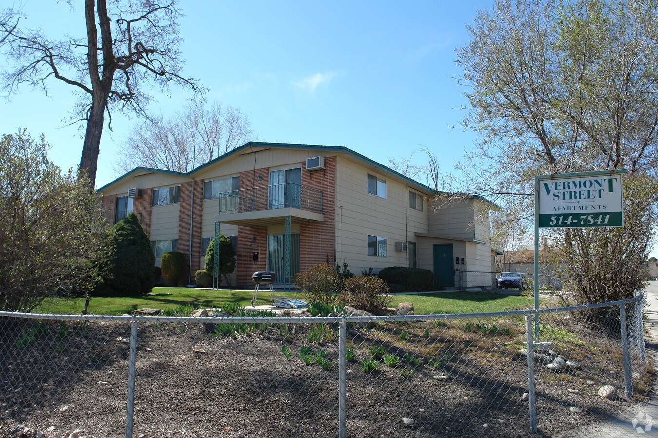 Vermont Street Apartments - Vermont Street Apartments